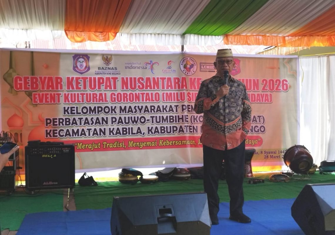 Bupati Ismet Mile saat menghadiri sekaligus memberikan sambutan pada acara Gebyar Ketupat Nusantara ke-15 tahun 2026 Kompak Perpat Kecamatan Kabila, Sabtu (28/3/2026). (F.AKP)/Hibata.id