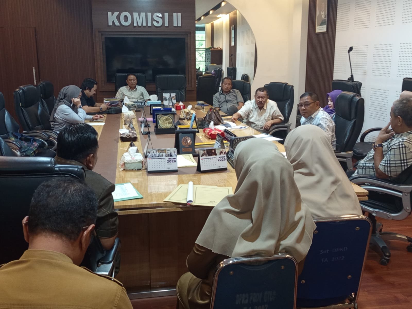 Komisi II DPRD Provinsi Gorontalo menggelar rapat kerja bersama Dinas Koperasi, UMKM, Perindustrian dan Perdagangan (Kumperindag)/Hibata.id