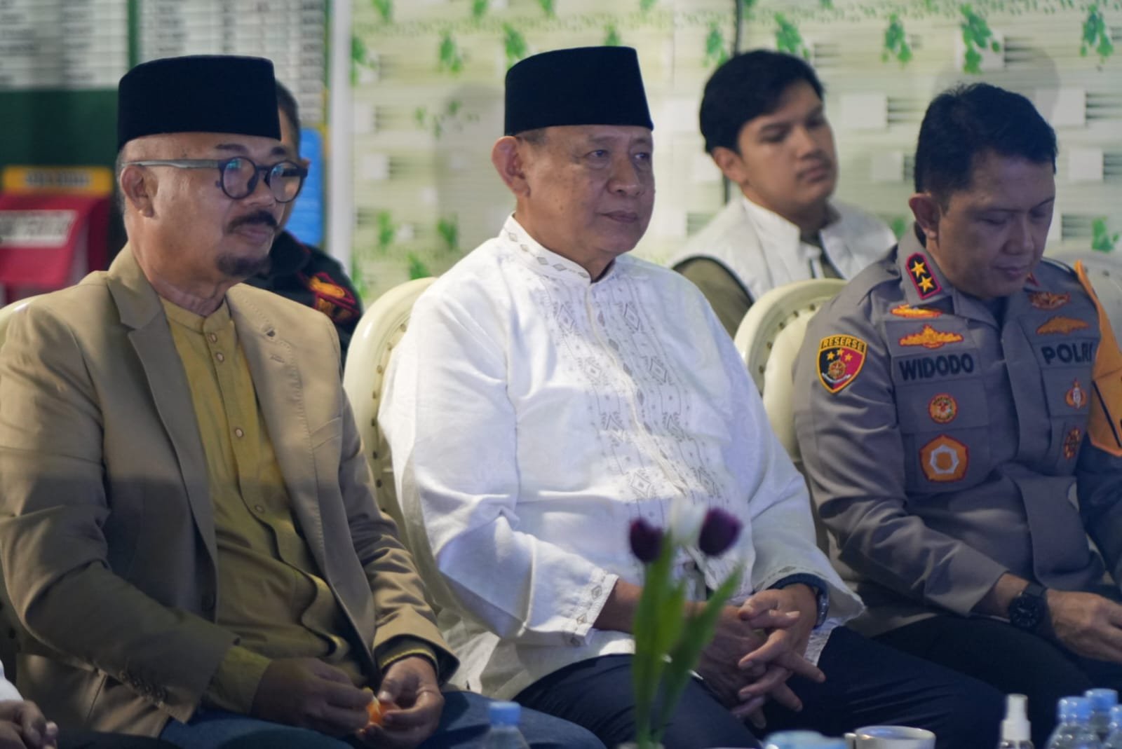 Ketua DPRD Gorontalo Thomas Mopili bersama Forkopimda memantau malam takbiran untuk memastikan keamanan, ketertiban, dan kelancaran lalu lintas/Hibata.id