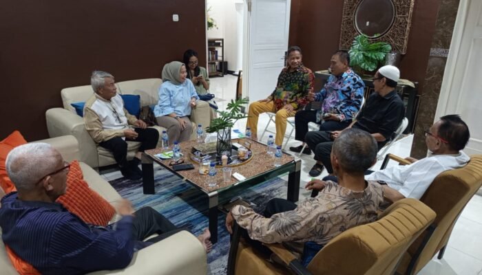 Suasana Hangat Open House Ridwan Monoarfa, Warga Datang Silih Berganti