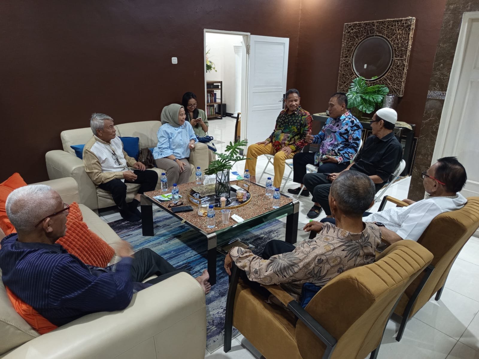 Wakil Ketua DPRD Provinsi Gorontalo Ridwan Monoarfa menggelar kegiatan open house pada hari kedua Idul Fitri/Hibata.id