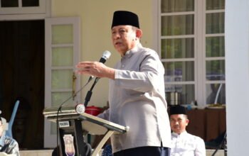 Gubernur Gorontalo Gusnar Ismail saat membuka Kuliah Subuh dan bersilaturahmi dengan warga Muhammadiyah di halaman Rumah Jabatan Gubernur, Sabtu (20/4/2025). (Foto : Mila)/Hibata.id