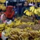 Malam Qunut di Gorontalo: Dari Tradisi Mandi Bersama hingga Pasar Pisang dan Kacang yang Bertahan Puluhan Tahun/Hibata.id