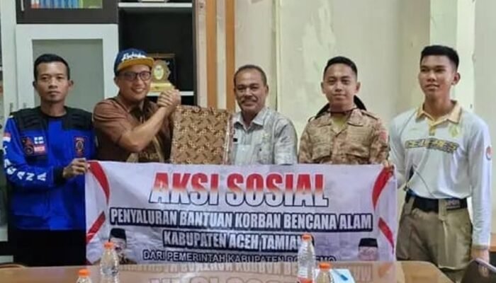 Wabup Boalemo Serahkan Bantuan untuk Korban Banjir Aceh Tamiang