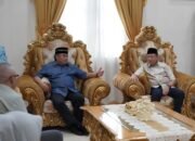 Gubernur Gorontalo Gusnar Ismail menerima kunjungan silaturahmi anggota DPR RI Dapil Gorontalo Rahmat Gobel, Jumat (13/3/2025). (Foto : Bahrian)/Hibata.id