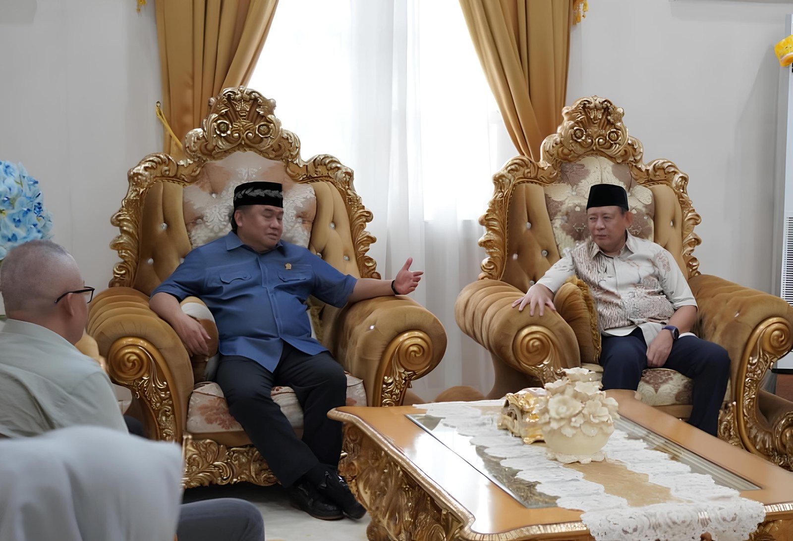 Gubernur Gorontalo Gusnar Ismail menerima kunjungan silaturahmi anggota DPR RI Dapil Gorontalo Rahmat Gobel, Jumat (13/3/2025). (Foto : Bahrian)/Hibata.id