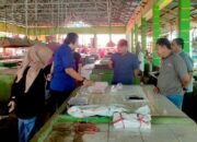 Komisi II DPRD Provinsi Gorontalo melakukan monitoring harga dan ketersediaan sembako di Pasar Limboto jelang Idul Fitri 1447 H. Stok aman/Hibata.id