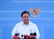 Menteri Koordinator Bidang Perekonomian Airlangga Hartarto di Kompleks Istana Kepresidenan Jakarta. Pemerintah tengah mengkaji kebijakan fleksibilitas kerja melalui skema Work From Home (WFH) satu hari dalam lima hari kerja. (Foto: Istimewa)./Hibata.id