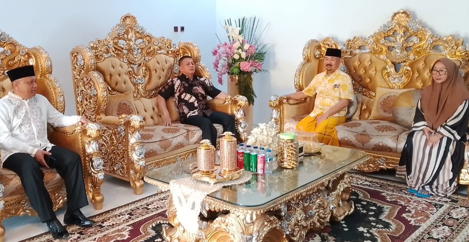 Ketua DPRD Provinsi Gorontalo Thomas Mopili menggelar kegiatan silaturahmi atau open house pada hari pertama Idul Fitri 1447 Hijriah di rumah jabatan yang berlokasi di Jalan Yusuf Hasiru, Kota Gorontalo, Sabtu (21/3/2026)/Hibata.id