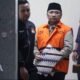 Yaqut Cholil Qoumas, saat dibawa menuju mobil tahanan di Gedung Merah Putih Komisi Pemberantasan Korupsi (KPK), Jakarta, Kamis (12/3/2026). (Liputan6.com/Helmi Fithriansyah)/Hibata.id