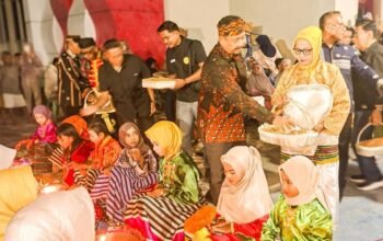 Bupati Buton Tengah menghadiri tradisi Kamomose di Lakudo, Sulawesi Tenggara/Hibata.id