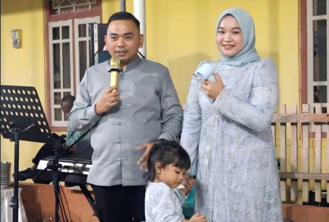 Wakil Ketua DPRD Kabupaten Bone Bolango, Zainudin Pedro Bau, SH bersama Istri/Hibata.id