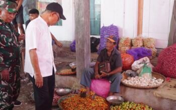 Pemerintah Kota Gorontalo bersama unsur Forkopimda, TNI-Polri, dan sejumlah instansi melakukan inspeksi mendadak ke pasar tradisional. (Foto: Humas Pemkot Gorontalo)