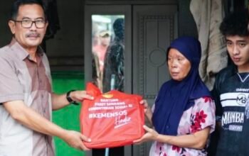 Pemerintah Kota Gorontalo menyalurkan bantuan bagi korban kebakaran di Kelurahan Talumolo. (Foto: Humas Pemkot Gorontalo)