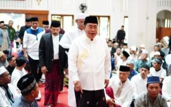 Wali Kota Adhan Dambea dan Wakil Wali Kota Indra Gobel menunaikan ibadah di lokasi berbeda, Sabtu, 21 Maret 2026. (Foto: Humas Pemkot Gorontalo)