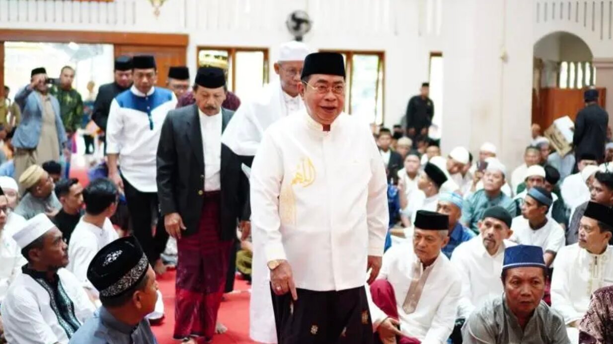 Wali Kota Adhan Dambea dan Wakil Wali Kota Indra Gobel menunaikan ibadah di lokasi berbeda, Sabtu, 21 Maret 2026. (Foto: Humas Pemkot Gorontalo)