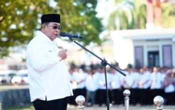 Wali Kota Gorontalo Adhan Dambea saat memberikan arahan pada apel kerja pasca Idulfitri, Rabu (25/3/2026). (Foto: Humas Pemkot Gorontalo)