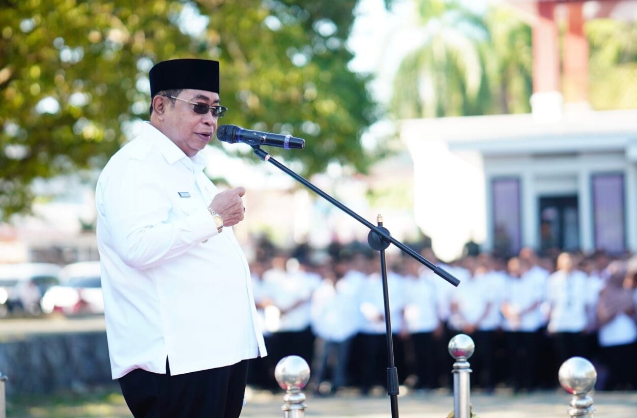 Wali Kota Gorontalo Adhan Dambea saat memberikan arahan pada apel kerja pasca Idulfitri, Rabu (25/3/2026). (Foto: Humas Pemkot Gorontalo)