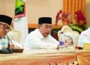 Wali Kota Gorontalo, Adhan Dambea saat memimpin rapat koordinasi dan evaluasi (Rakorev) penyelenggaraan pemerintahan, pembangunan, dan kemasyarakatan di Bandhayo Lo Yiladia (BLY), Rabu (25/3/2026). (Foto: Humas Pemkot Gorontalo)