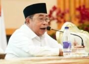 Wali Kota Gorontalo, Adhan Dambea saat memimpin rapat koordinasi dan evaluasi (Rakorev) penyelenggaraan pemerintahan, pembangunan, dan kemasyarakatan di Bandhayo Lo Yiladia (BLY), Rabu (25/3/2026). (Foto: Humas Pemkot Gorontalo)