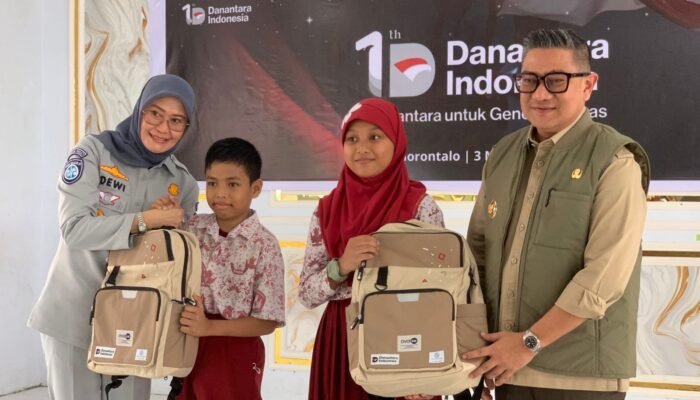 Wawali Indra Gobel Dampingi Penyaluran 2.000 Paket Belajar di Gorontalo