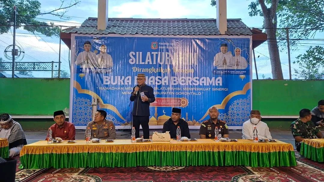 Bupati Gorontalo Sofyan Puhi saat memberikan sambutan di acara buka puasa bersama di Indoor Rumah Dinas Bupati Gorontalo, Selasa, 3 Maret 2026. (Foto: Humas Pemkab Gorontalo)