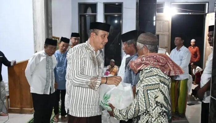 Wabup Boalemo Pimpin Tarawih Keliling di Masjid Al-Ikhlas Wonosari