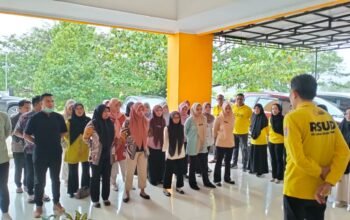 Direktur RSUD ZUS Mohammad Adriansyah saat memberikan arahan/Hibata.id