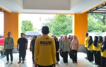 Direktur RSUD ZUS Mohammad Adriansyah saat memberikan arahan/Hibata.id