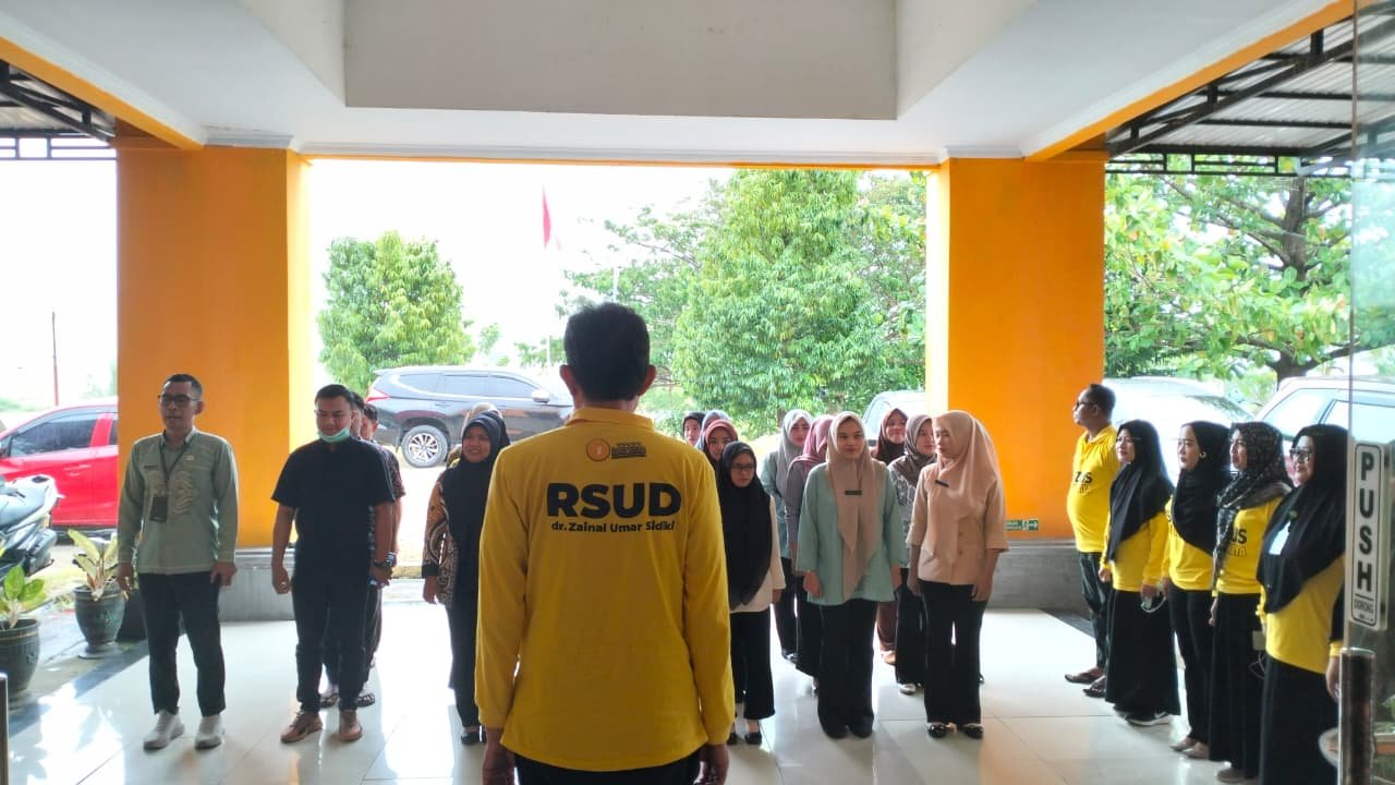 Direktur RSUD ZUS Mohammad Adriansyah saat memberikan arahan/Hibata.id