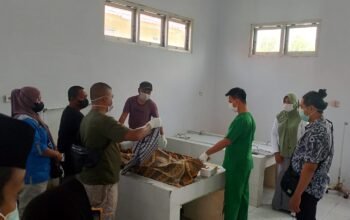 Kasus kematian Mahmud Lihawa di Pohuwato menimbulkan tanda tanya. Keluarga korban menunggu otopsi/Hibata.id