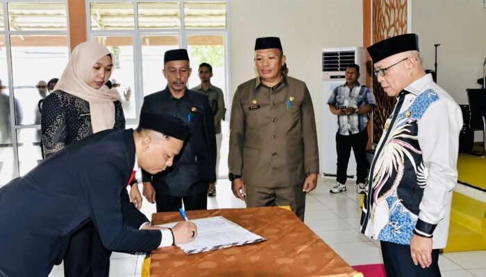Sofyan Puhi Lantik 192 Pejabat Pendidikan, Dorong Kepala Sekolah Jadi Motor Restorasi
