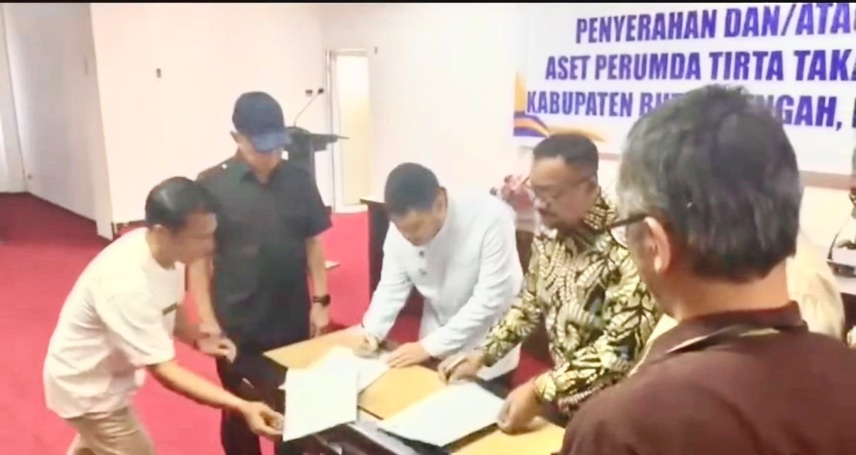 emerintah Kabupaten Buton bersama Kota Baubau, Buton Tengah, dan Buton Selatan menandatangani komitmen penyerahan aset PDAM dengan pendampingan KPK/Hibata.id