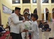 Wakil Bupati Boalemo Lahmuddin Hambali menghadiri peringatan Malam Nuzulul Quran di Masjid Agung Baiturrahmah Tilamuta sekaligus menyalurkan bantuan Ramadhan melalui Baznas kepada masyarakat/Hibata.id