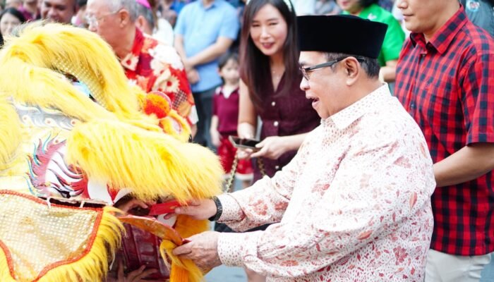 Adhan Dambea Resmikan Surya Agung Elektronik Gorontalo