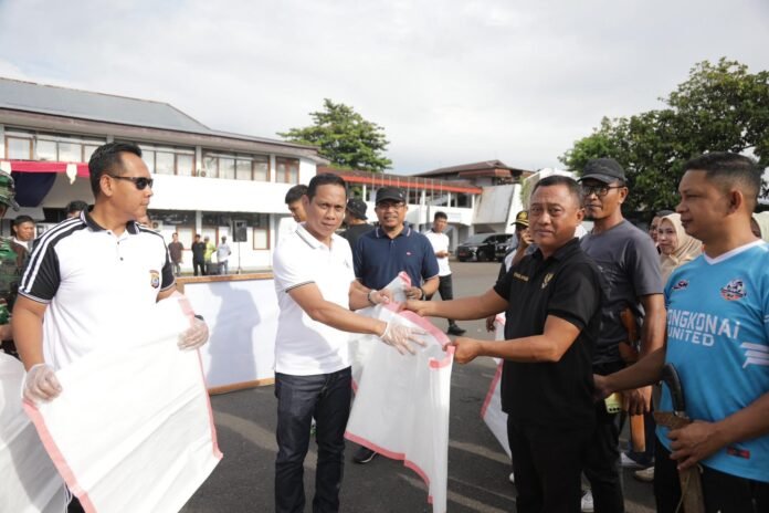 Wali Kota Kotamobagu Weny Gaib saat meluncurkan Gerakan Indonesia ASRI (Aman, Sehat, Resik, dan Indah) di Kota Kotamobagu, Jumat, 6 Februari 2026. (Foto: Humas Pemkot Kotamobagu)