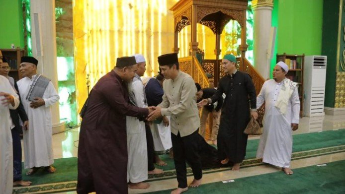 Pemkot Kotamobagu saat menutup pelaksanaan Safari Ramadhan hari ke-9 Ramadhan 1447 Hijriah. (Foto: Humas Pemkot Kotamobagu)