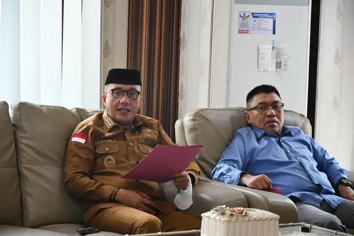Bupati Boalemo Rum Pagau memimpin rapat koordinasi Forkopimda membahas ketersediaan LPG 3 kg, pelaksanaan Program Makan Bergizi Gratis (MBG), serta dampak penertiban toko emas terkait transaksi emas ilegal/Hibata.id