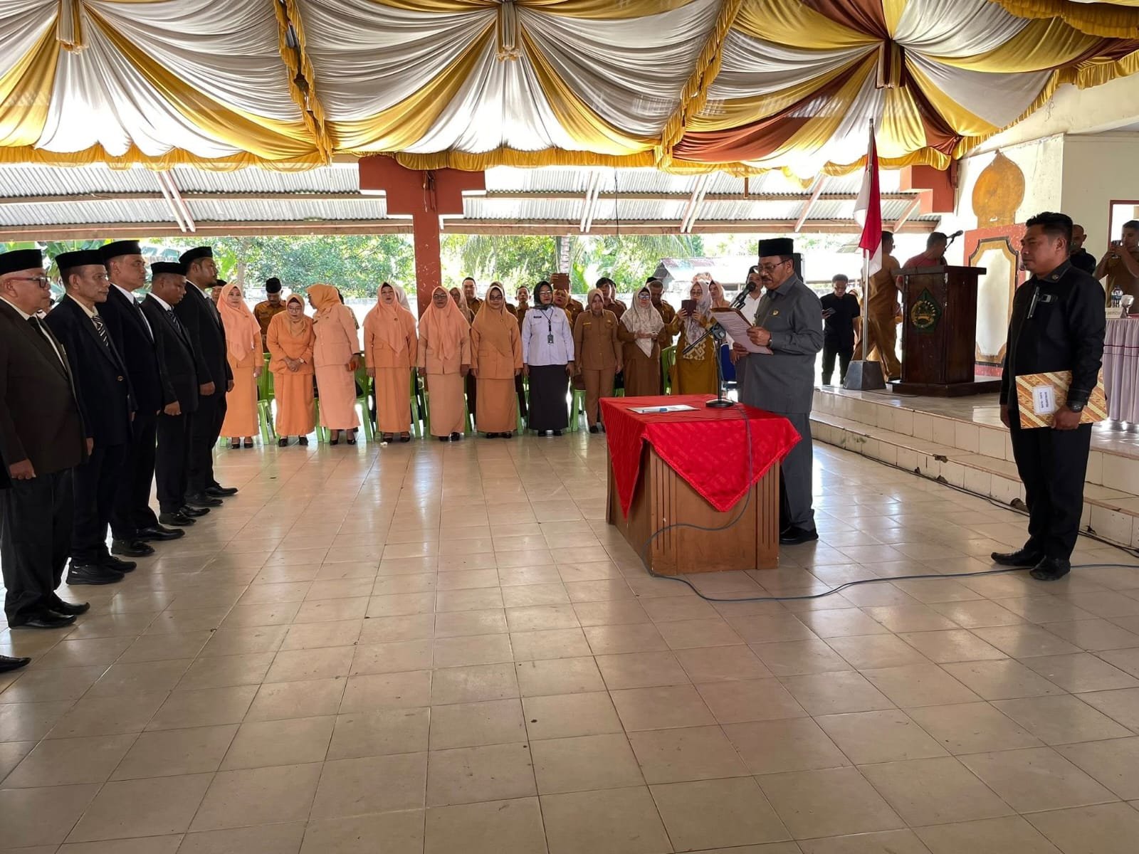 Bupati Boalemo Rum Pagau melantik sembilan pejabat pimpinan tinggi pratama dan menegaskan pentingnya kerja cepat, profesional/Hibata.id