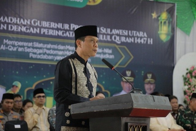 Wali Kota Kotamobagu, Weny Gaib, bersama Wakil Wali Kota Rendy Virgiawan Mangkat mendampingi Gubernur Sulawesi Utara, Yulius Selvanus, dalam kegiatan Safari Ramadan Pemerintah Provinsi Sulawesi Utara di Kota Kotamobagu. (Foto: Istw)