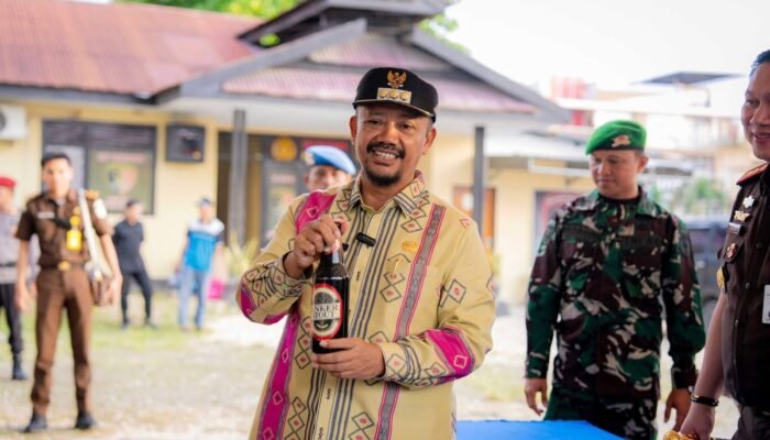 Saksikan Pemusnahan Miras, Bupati Buteng Dorong Regulasi Ketat Penyakit Masyarakat