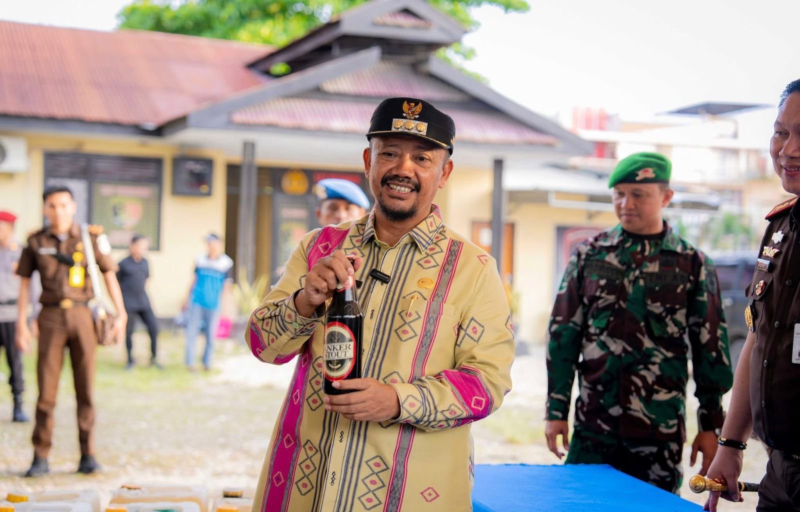 Bupati Buton Tengah Dr. H. Azhari, S.STP., M.Si/Hibata.id