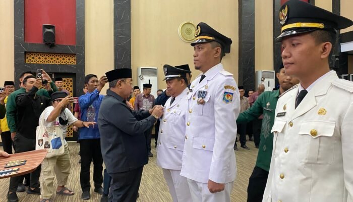 Lantik Camat hingga Kepala Puskesmas, Adhan Dambea Tekankan Profesionalitas Pelayanan
