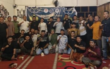 Puluhan jurnalis dari berbagai organisasi pers menggelar buka puasa bersama di Warkop Eighteen, Jumat, 13 Maret 2026. (Foto: Istw)