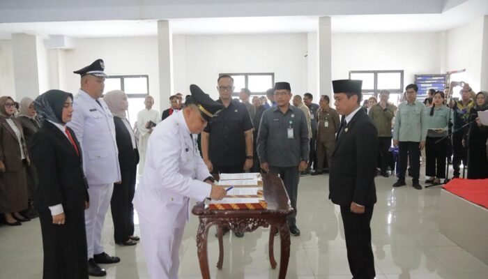 Wali Kota Weny Gaib Lantik Pejabat Administrator, Pengawas, dan Fungsional