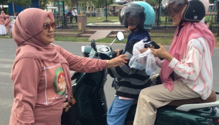 DWP Bone Bolango Bagikan 500 Takjil di Kabila, Wujud Kepedulian Sosial Ramadan