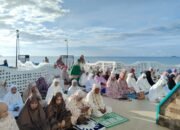 Suasana Khidmat Shalat Idul Fitri Muhammadiyah di Pantai Pohon Cinta Pohuwato