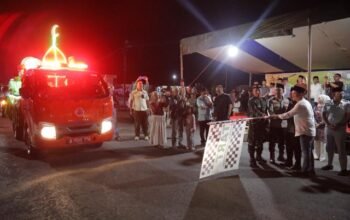 Wali Kota Kotamobagu, Weny Gaib melepas peserta Pawai Takbir dalam rangka Hari Raya Idul Fitri 1447 Hijriah di Alun-alun Boki Hontinimbang, Jumat (20/3/2026). (Foto: Humas Pemkot Kotamobagu)