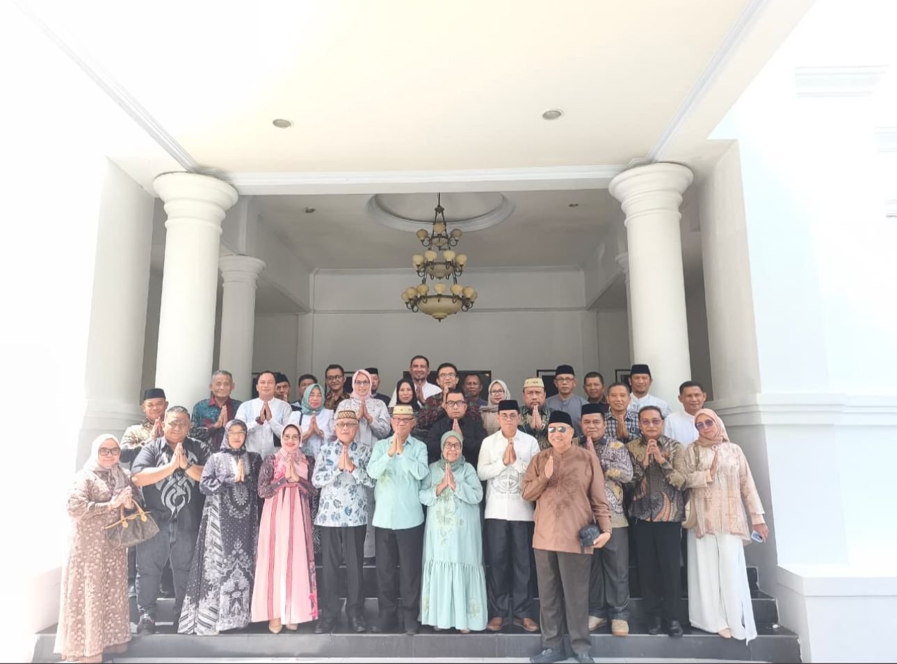 Bupati Bone Bolango Ismet Mile bersama OPD bersilaturahmi ke Bupati Gorontalo dalam momentum Idul Fitri untuk memperkuat kolaborasi pembangunan daerah/Hibata.id