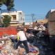 Pasukan Oranye Pemerintah Kota Kotamobagu mulai membersihkan tumpukan sampah yang meningkat usai Idul Fitri 1447 Hijriah. (Foto: Humas Pemkot Kotamobagu)